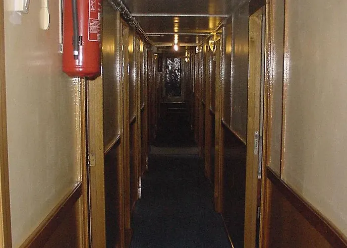 Nova Hotel na wodzie 2*