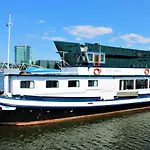 Botel Nova 2*